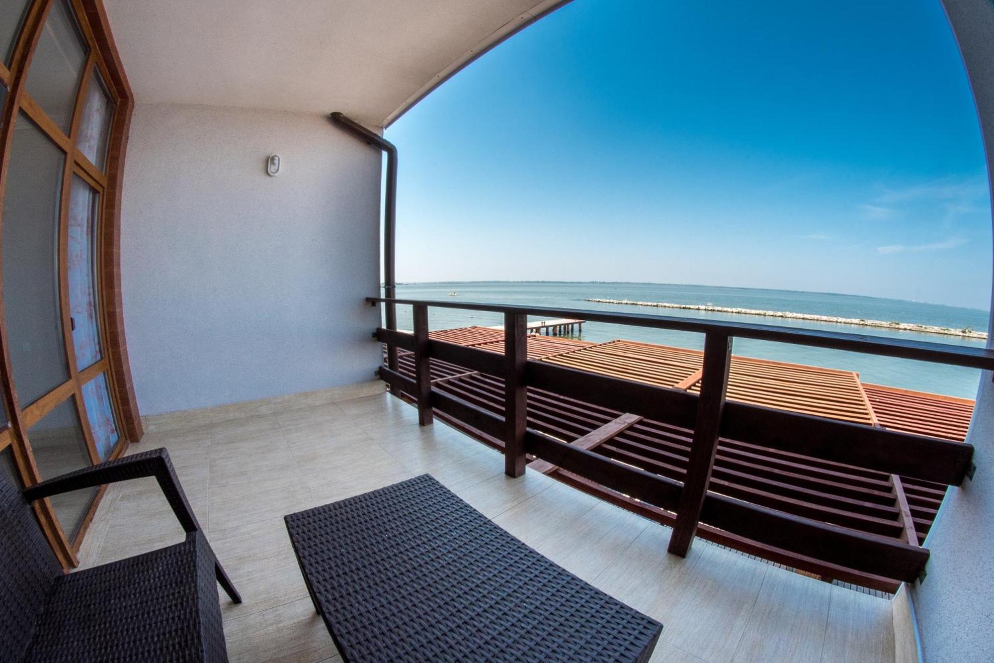 Prichal 80 Hotel Zatoka Kültér fotó